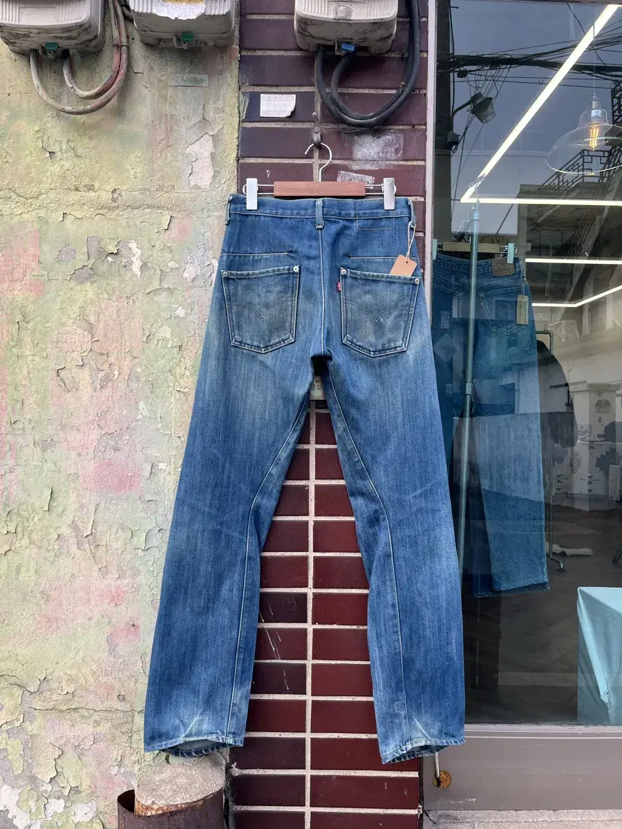 (27)Vintage Levis Engineered